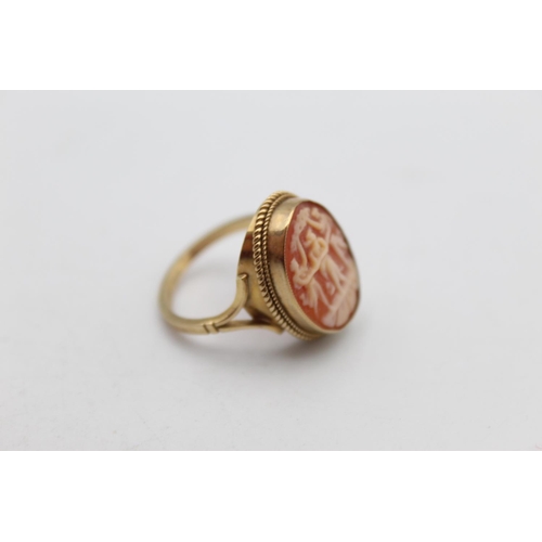 90 - An antique 9ct gold carved shell cameo three graces ring, size N ½ - approx. gross weight 3.9 grams