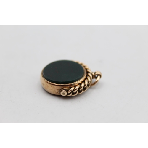 95 - An Edwardian hallmarked 9ct gold gents bloodstone and carnelian swivel fob, dated 1903 - approx. gro... 