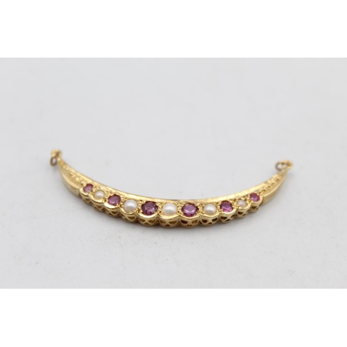 96 - An antique 9ct gold ruby and pearl crescent moon static pendant - approx. gross weight 3.2 grams