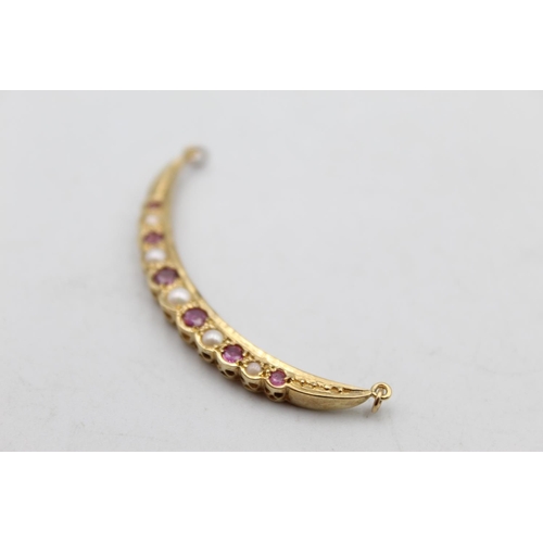 96 - An antique 9ct gold ruby and pearl crescent moon static pendant - approx. gross weight 3.2 grams