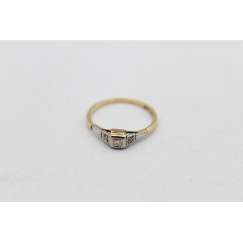 99 - An antique 18ct gold and platinum diamond ring - approx. gross weight 1.9 grams