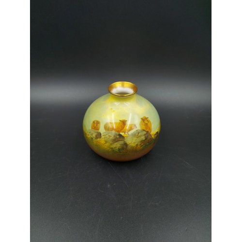 364 - An early 20th century Royal Doulton hand painted grazing sheep squat vase - approx. 8cm high