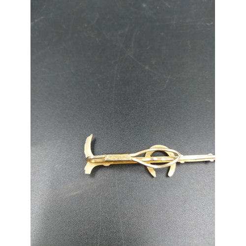 227 - A vintage Stratton Imitation horse riding crop and shoe tie clip