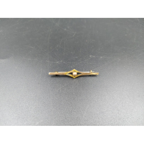 237 - A 9ct gold pin brooch - approx. gross weight 1 gram