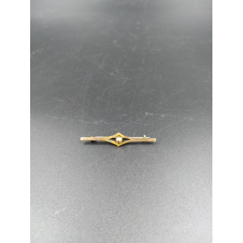 237 - A 9ct gold pin brooch - approx. gross weight 1 gram