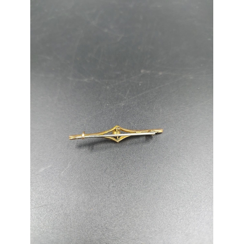 237 - A 9ct gold pin brooch - approx. gross weight 1 gram