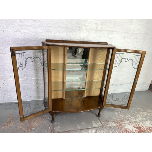 638 - A 1950s walnut display cabinet with mirror back and cabriole supports - approx. 116cm high x 99cm wi... 