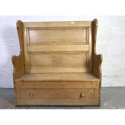 661 - A Victorian pine farmhouse settle - approx. 124cm high x 118cm wide x 39cm deep