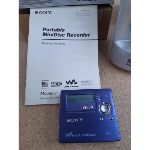 1017 - Two Sony MiniDisc items, one boxed blue MZ-R909 portable recorder with accessories and instruction m... 