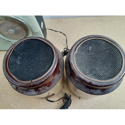 1035 - Four items, one pair of Sandstrøm SHFUSB13 4Ω speakers, one Zeuz 7