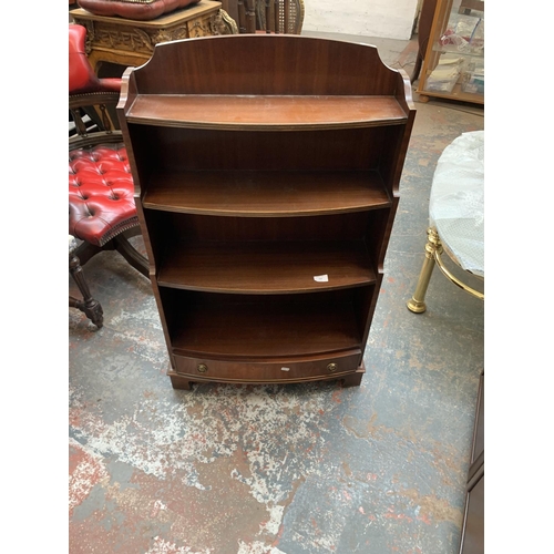 723 - A Bevan Funnell Reprodux mahogany free standing waterfall bookcase - approx. 107cm high x 67cm wide ... 