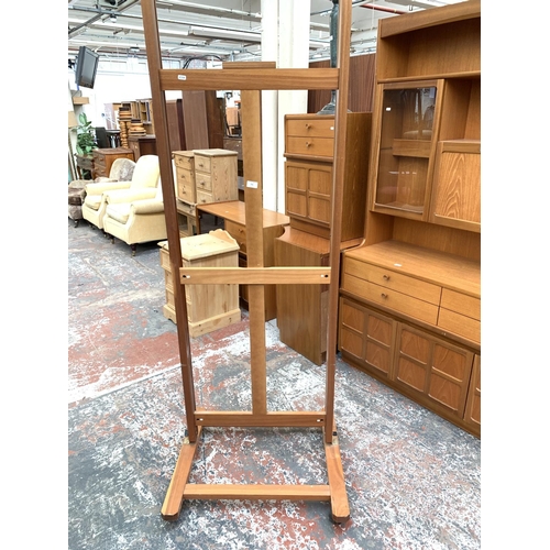 733 - A teak floor standing artists easel