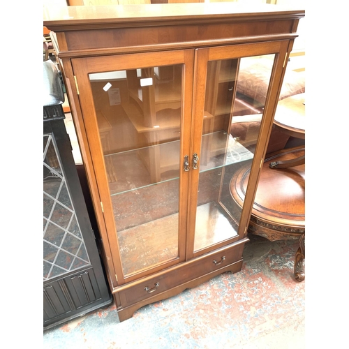 764 - A mahogany display cabinet with two glazed doors, one internal glass shelf and one drawer - approx. ... 