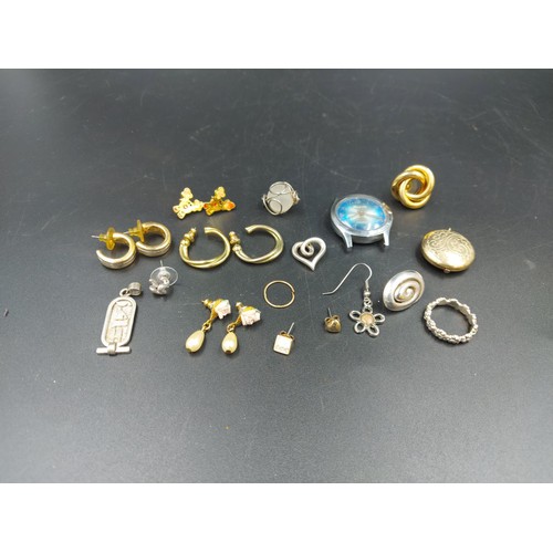 243 - A collection of assorted costume jewellery to include brooches, buttons, rings etc.