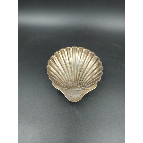 249 - An Art Deco hallmarked Sheffield silver tri footed scallop dish by Pearce & Sons, dated 1933 - appro... 