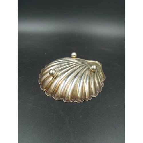 249 - An Art Deco hallmarked Sheffield silver tri footed scallop dish by Pearce & Sons, dated 1933 - appro... 