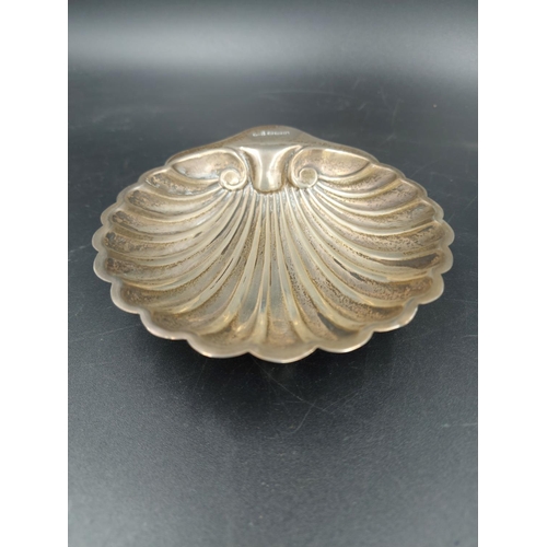 249 - An Art Deco hallmarked Sheffield silver tri footed scallop dish by Pearce & Sons, dated 1933 - appro... 