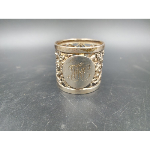 263 - A Victorian hallmarked Birmingham silver napkin ring, dated 1863 - approx. gross weight 32 grams