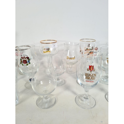 409 - Eighteen various Belgian beer glasses to include Kwak with wooden stand, Rugenbrau, Grimbergen, Hoeg... 