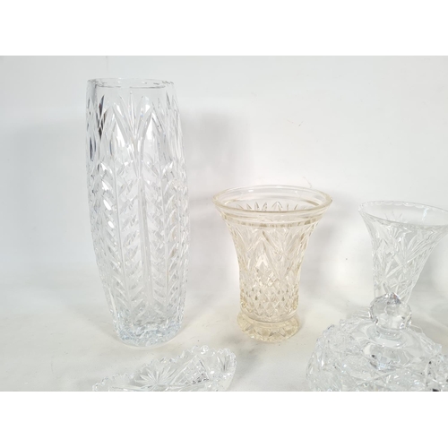 422 - A collection of various crystal glassware to include 28cm vase, dome top trinket box, two oblong tri... 