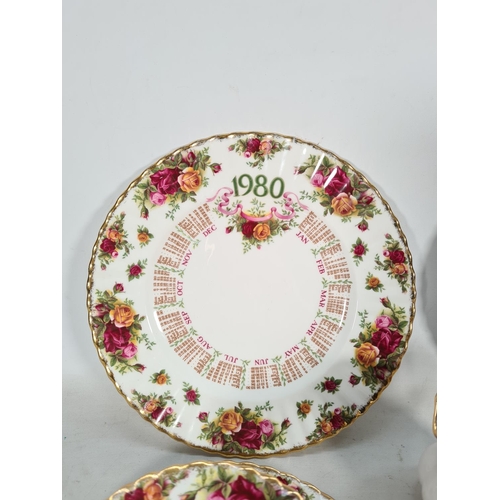 427 - Twenty one pieces of Royal Albert 'Old Country Roses' china comprising five teacups, six saucers, si... 