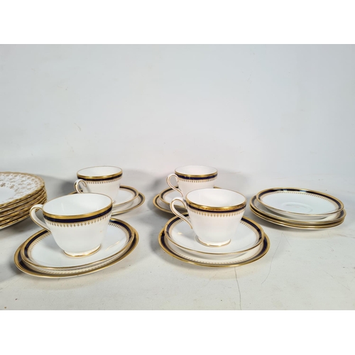 430 - Twenty eight pieces of various Spode china to include six 'Fleur de Lys Gold' dinner plates, sixteen... 