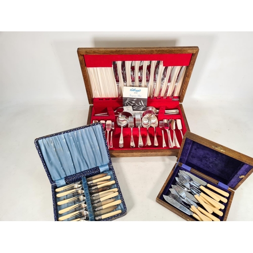 472 - Three vintage cutlery boxes containing various cutlery to include Kellogg's Insignia plate