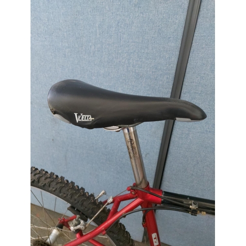 1201 - A black and red Raleigh M-Trax titanium gent's mountain bike with quick release wheels and 21 speed ... 