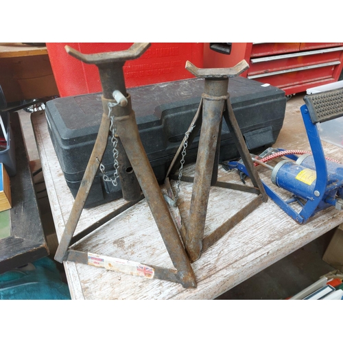 1339 - Four motoring items including cased Hilka 2000 kilo trolley jack, twin cylinder foot pump, one pair ... 