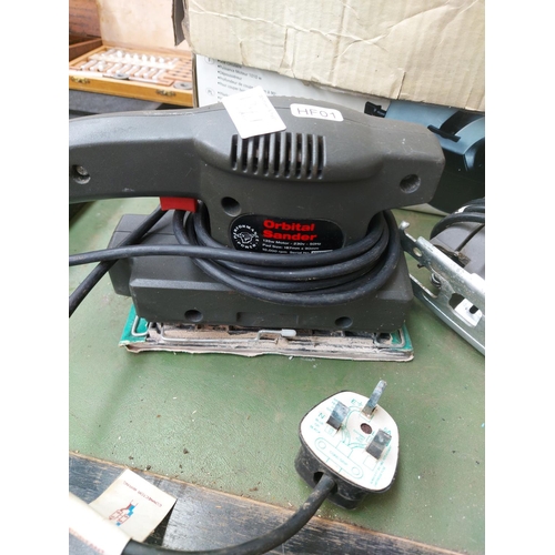 1341 - A mixed lot to include one green Bosch PKS46 hand held electric circular saw, one blue Black & Decke... 