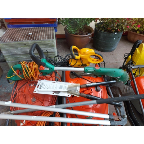 1396 - A mixed lot to include one yellow McCulloch HT42 electric hedge trimmer with 19