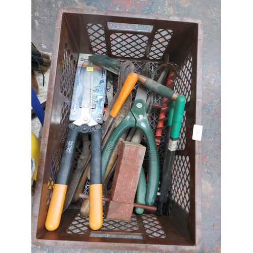 1409 - One box and one metal rack containing a large quantity of gardening hand tools to include edging she... 