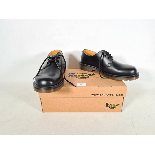 527 - A pair of new boxed Dr Martens black leather size 7 shoes