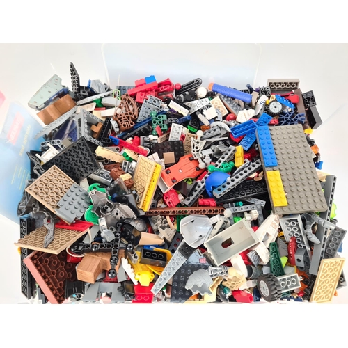 542 - A large quantity of Lego