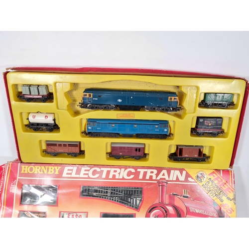 558 - Three part complete electric train sets to include Horny Industrial Freight, Hornby Freight Master a... 