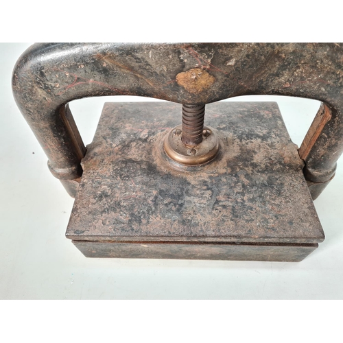 613 - A Victorian cast iron book press