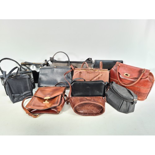 522 - Twelve assorted vintage ladies handbags to include leather, 1940s etc.