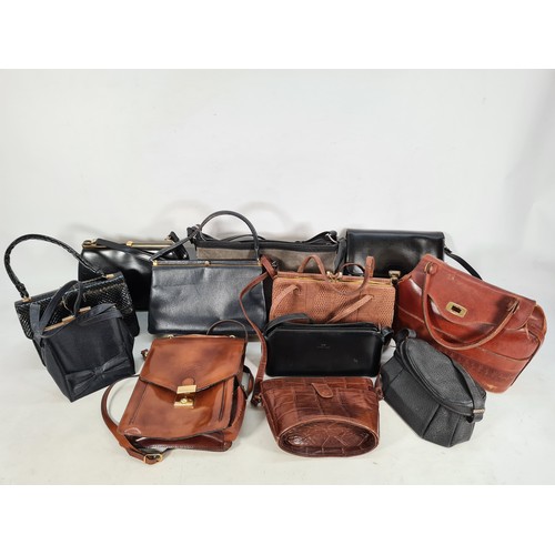 522 - Twelve assorted vintage ladies handbags to include leather, 1940s etc.