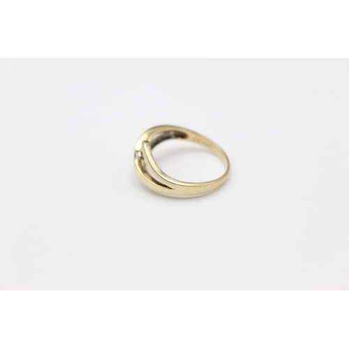 99 - A 9ct gold stylised gemstone solitaire ring, size Q ½ - approx. gross weight 2.6 grams