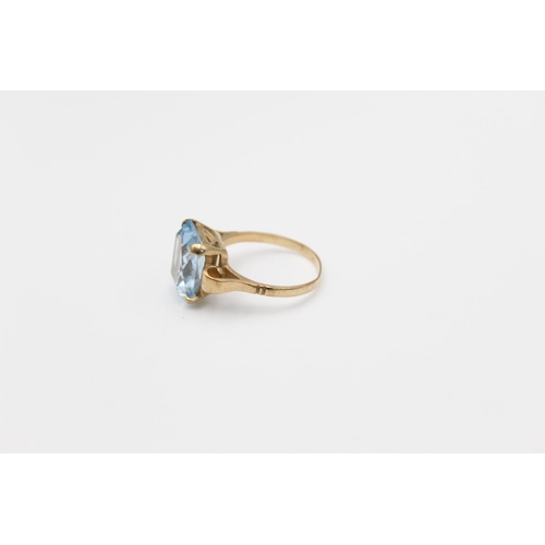 24 - A 9ct gold aquamarine paste cocktail ring, size Q - approx. gross weight 4.3 grams