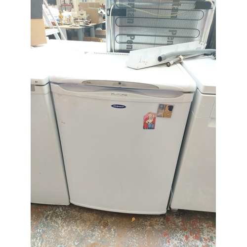 frigidaire refrigerator not cold but freezer works