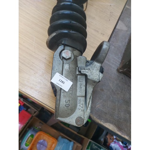 1285 - A Knott model D83125 caravan/trailer draw bar