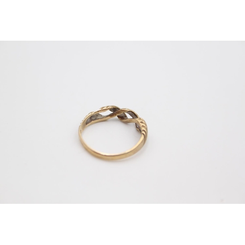 102 - A hallmarked Birmingham 9ct gold twisted ring, size P - approx. gross weight 1.9 grams