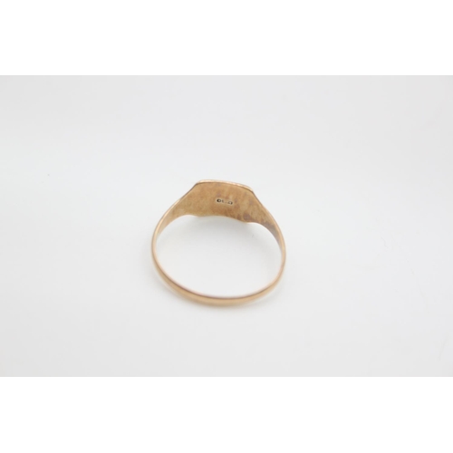 109 - A hallmarked Birmingham 9ct gold cushioned signet ring, size R ½ - approx. gross weight 1.8 grams