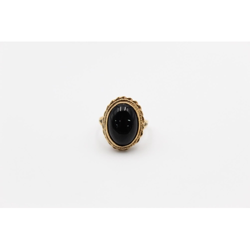 118 - A 9ct gold onyx cabochon ring - approx. gross weight 5.1 grams, size M