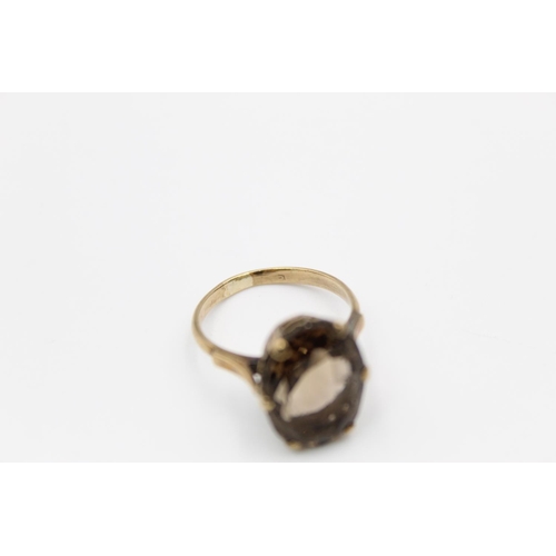 135 - A 9ct gold smoky quartz cocktail ring, size Q - approx. gross weight 4.5 grams