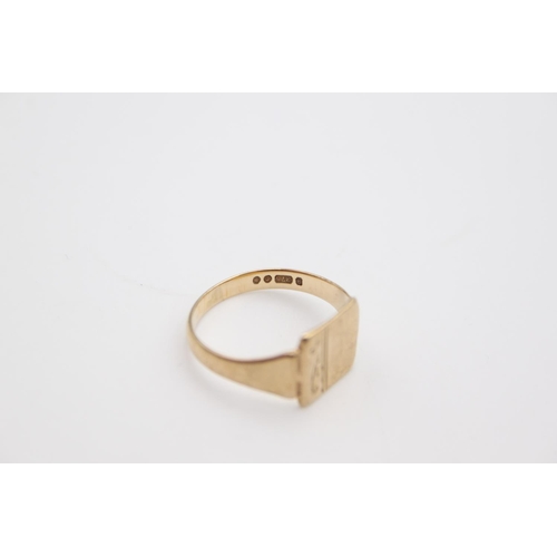 21 - A 9ct gold square signet ring, size R ½ - approx. gross weight 2.7 grams