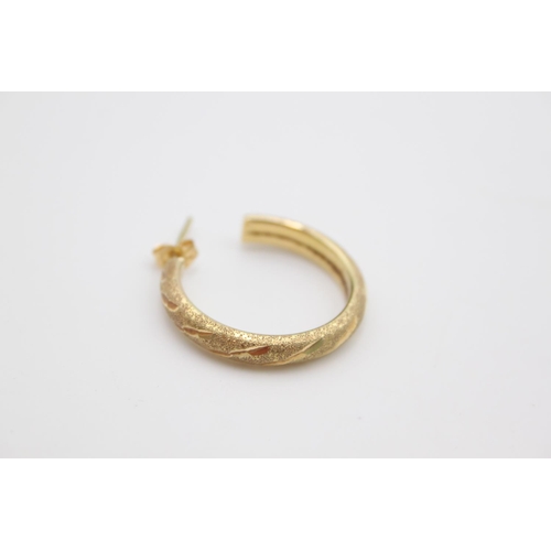 224 - A pair of 14ct gold textured hoop earrings - approx. gross weight 5 grams