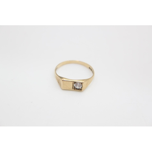 88 - A hallmarked London 9ct gold gemstone signet ring - approx. gross weight 1.3 grams, size N ½