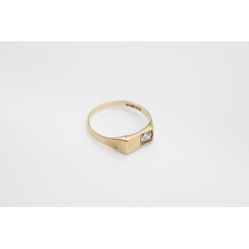 88 - A hallmarked London 9ct gold gemstone signet ring - approx. gross weight 1.3 grams, size N ½